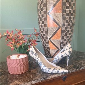 Elegant Tan  and Black Heels